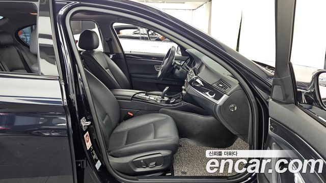 BMW 5-Series 2016 — photo 11