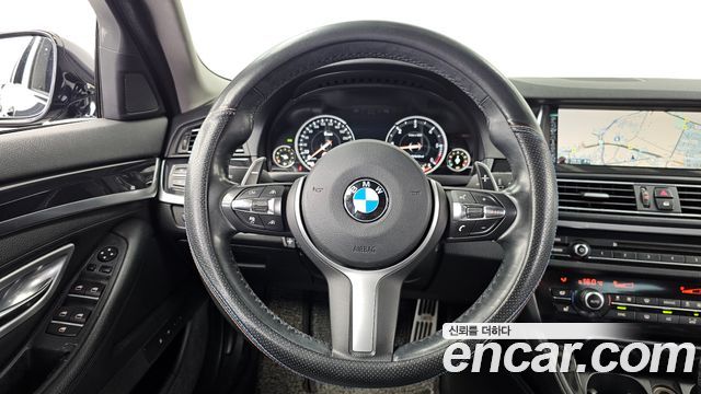 BMW 5-Series 2016 — photo 13