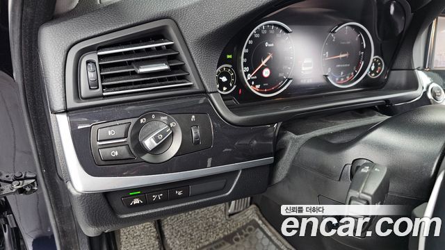 BMW 5-Series 2016 — photo 14