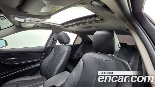 BMW 3-Series 2016 — photo 12