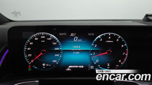Mercedes-Benz GLB-Class 2021 — photo 11