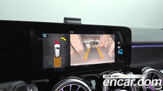 Mercedes-Benz GLB-Class 2021 — photo 21