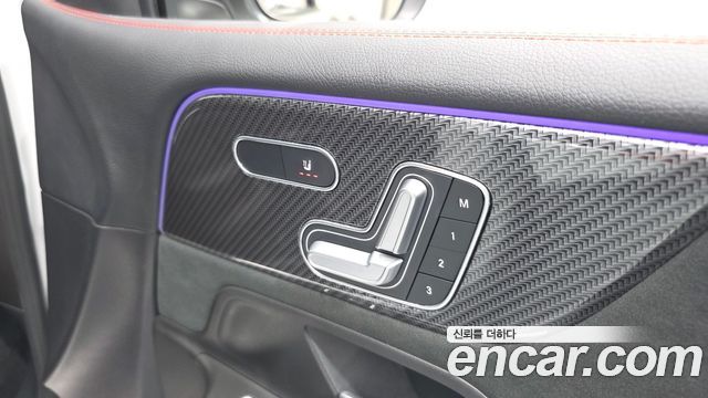 Mercedes-Benz GLB-Class 2021 — photo 24