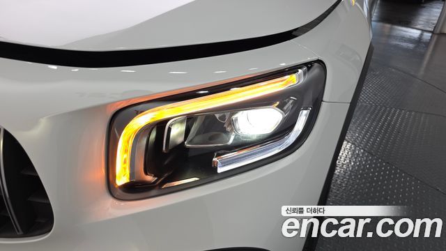 Mercedes-Benz GLB-Class 2021 — photo 8