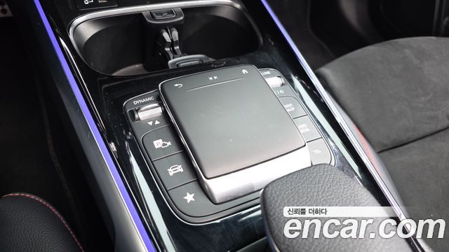 Mercedes-Benz GLB-Class 2021 — photo 27