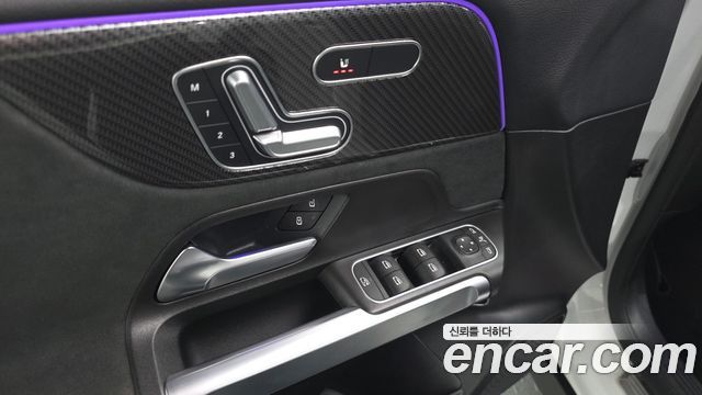 Mercedes-Benz GLB-Class 2021 — photo 30