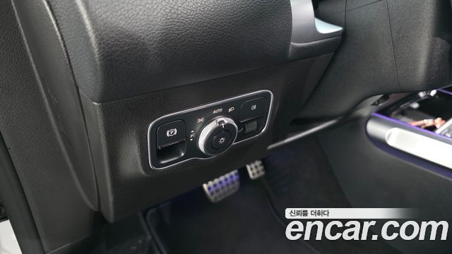 Mercedes-Benz GLB-Class 2021 — photo 35