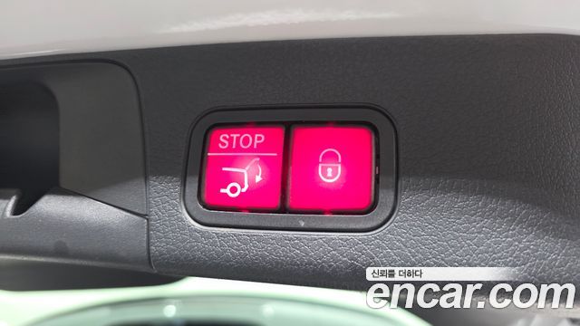 Mercedes-Benz GLB-Class 2021 — photo 37