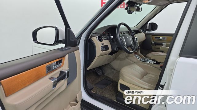 Land Rover Discovery 2015 — photo 10