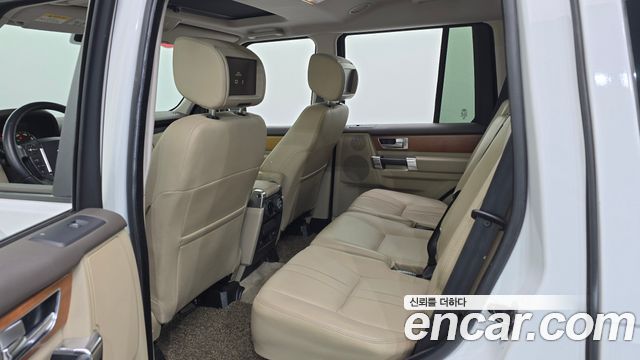 Land Rover Discovery 2015 — photo 11