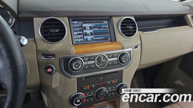 Land Rover Discovery 2015 — photo 12