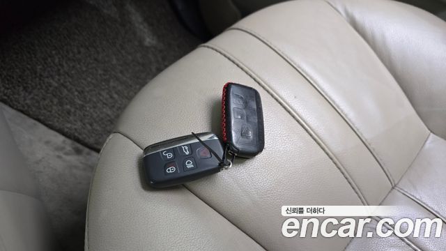 Land Rover Discovery 2015 — photo 15