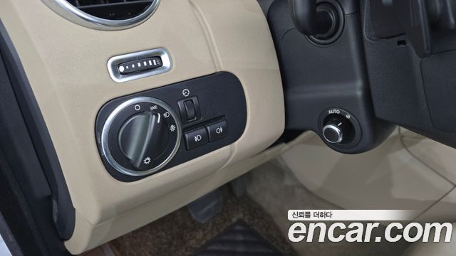 Land Rover Discovery 2015 — photo 17