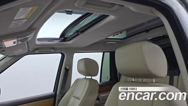 Land Rover Discovery 2015 — photo 18