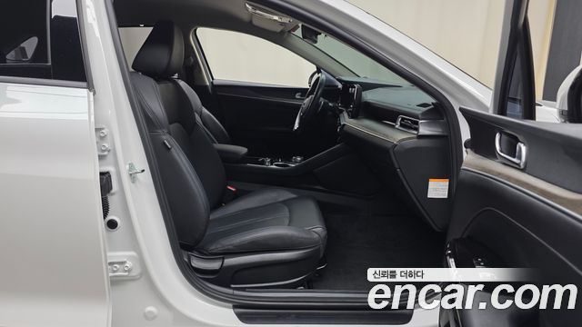 Kia K5 2023 — photo 16