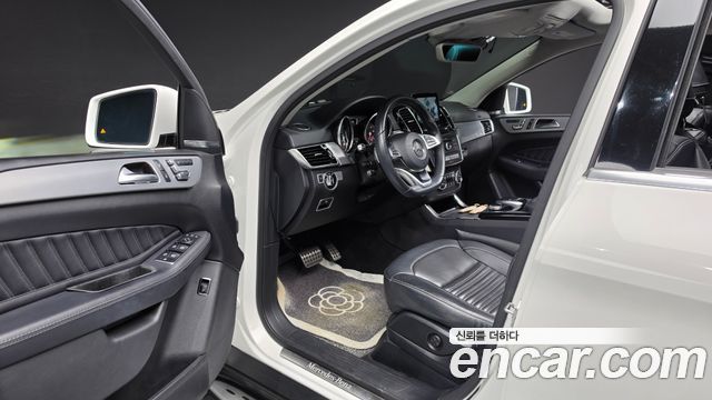 Mercedes-Benz GLE-Class 2018 — photo 13