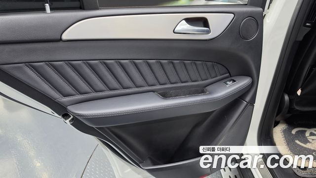 Mercedes-Benz GLE-Class 2018 — photo 15