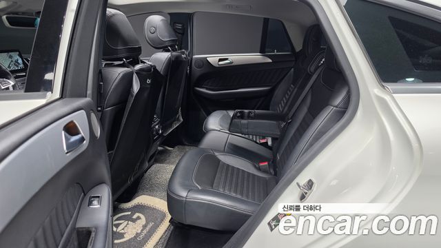 Mercedes-Benz GLE-Class 2018 — photo 16