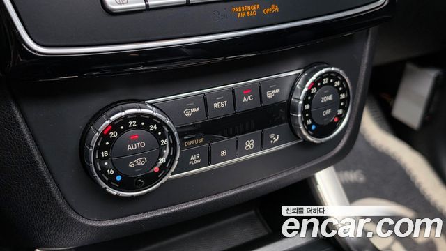 Mercedes-Benz GLE-Class 2018 — photo 28
