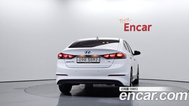 Hyundai AVANTE 2018 — photo 4