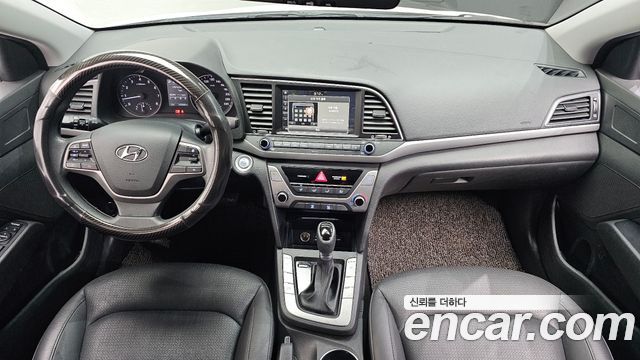 Hyundai AVANTE 2018 — photo 10