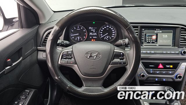 Hyundai AVANTE 2018 — photo 19