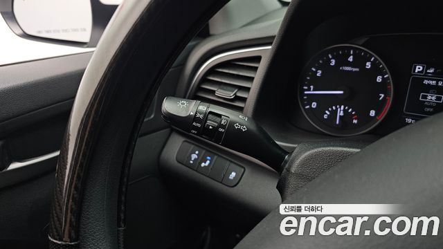 Hyundai AVANTE 2018 — photo 23