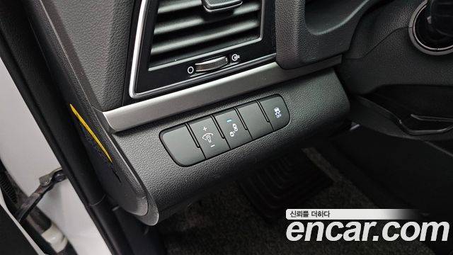 Hyundai AVANTE 2018 — photo 25
