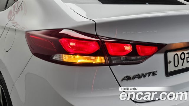 Hyundai AVANTE 2018 — photo 9