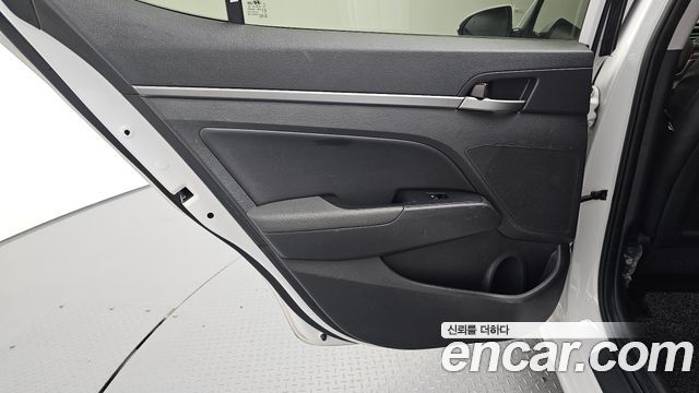Hyundai AVANTE 2018 — photo 15