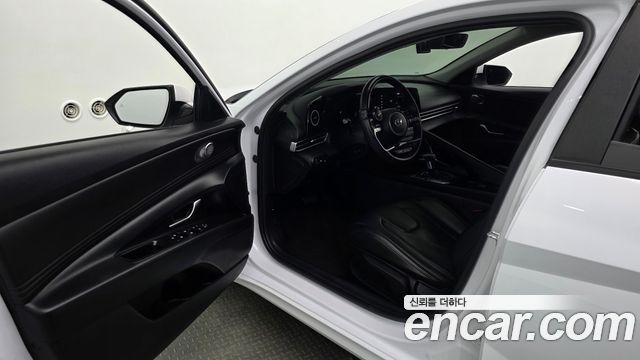 Hyundai AVANTE 2021 — photo 13