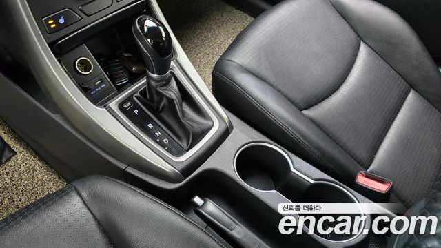 Hyundai AVANTE 2015 — photo 9