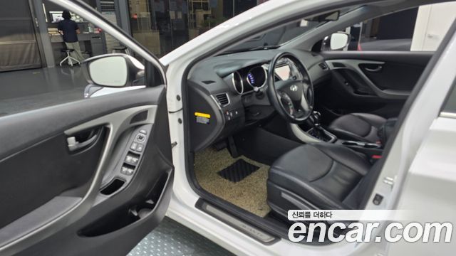 Hyundai AVANTE 2015 — photo 10