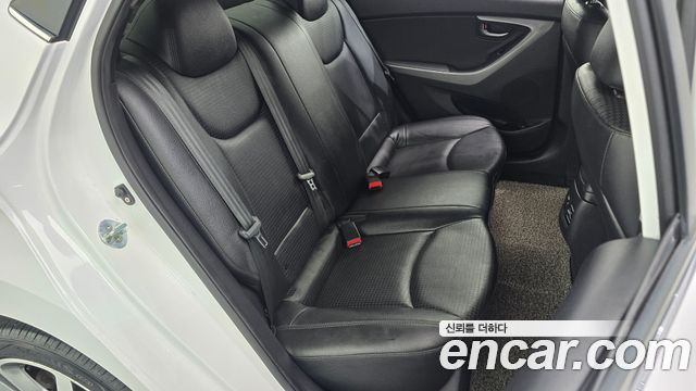 Hyundai AVANTE 2015 — photo 11
