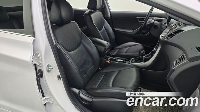 Hyundai AVANTE 2015 — photo 12