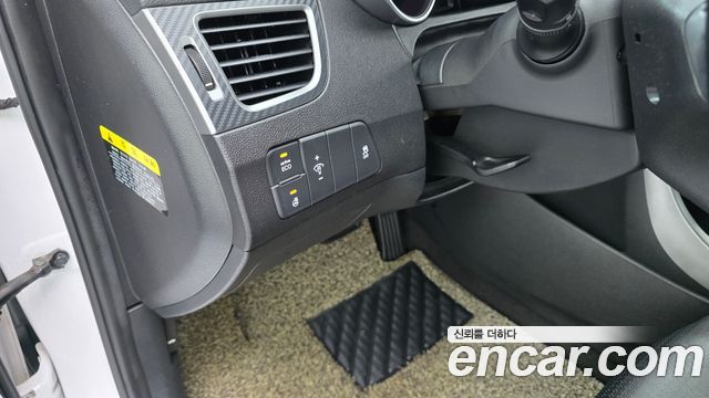 Hyundai AVANTE 2015 — photo 19
