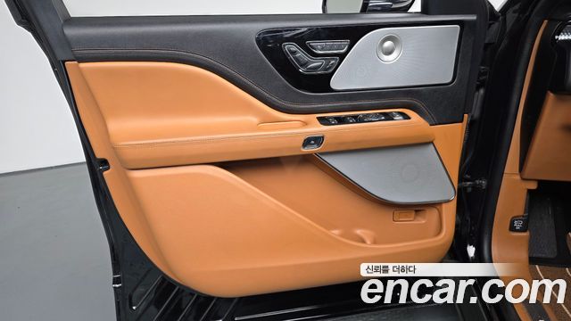Lincoln Aviator 2022 — photo 14