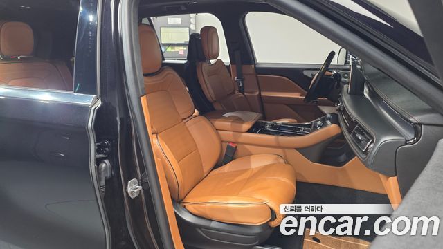 Lincoln Aviator 2022 — photo 16
