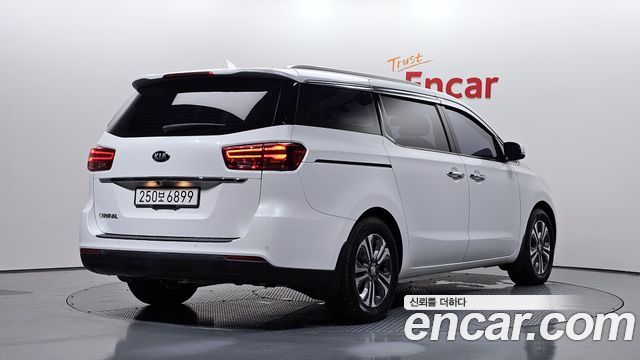 Kia Canival 2019 — photo 2