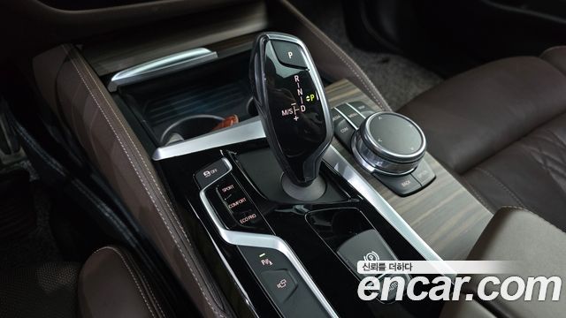 BMW 5-Series 2017 — photo 12