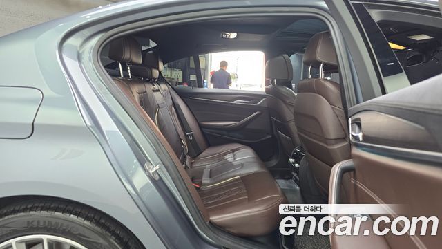 BMW 5-Series 2017 — photo 17