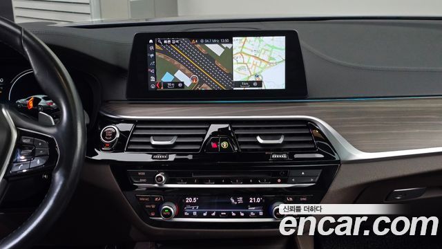 BMW 5-Series 2017 — photo 18