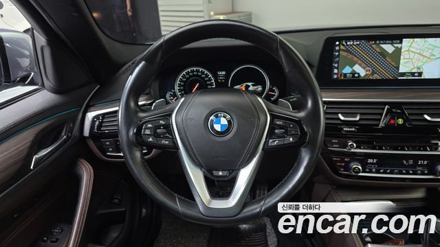 BMW 5-Series 2017 — photo 19