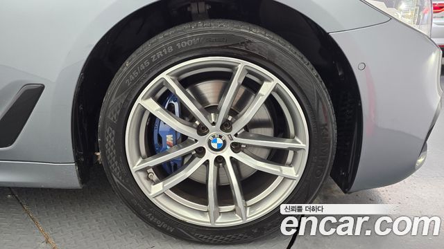 BMW 5-Series 2017 — photo 7