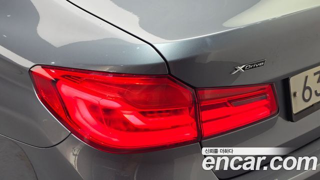 BMW 5-Series 2017 — photo 9