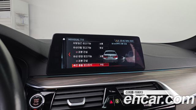 BMW 5-Series 2017 — photo 30