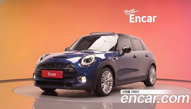 Mini Cooper 2016 — photo 1