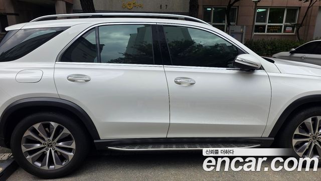 Mercedes-Benz GLE-Class 2022 — photo 2