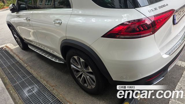Mercedes-Benz GLE-Class 2022 — photo 8