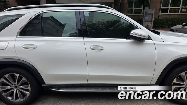 Mercedes-Benz GLE-Class 2022 — photo 11